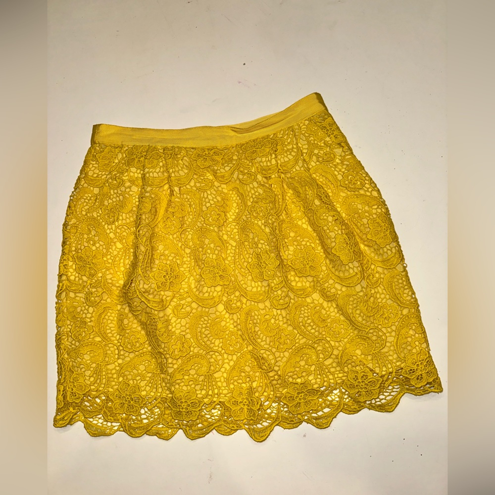 Club Monaco Vibrant Yellow lace lined Skirt Size 6
